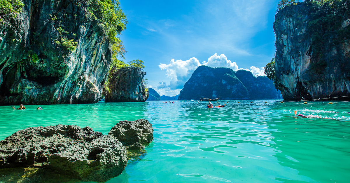 Crystal clear turquoise waters at Thailand's Hong Islands - included island day trip